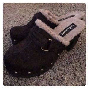 UnionBay clogs, size 7.5, lightly worn.
